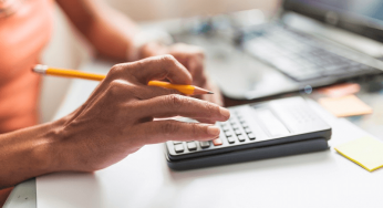 Gestão financeira: 5 atitudes que podem levar sua ótica à falência