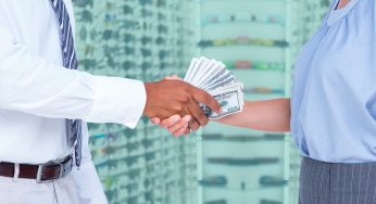 Como implementar um serviço de cobrança eficiente em sua ótica?